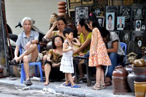 Hanoi_Street_Family_Use